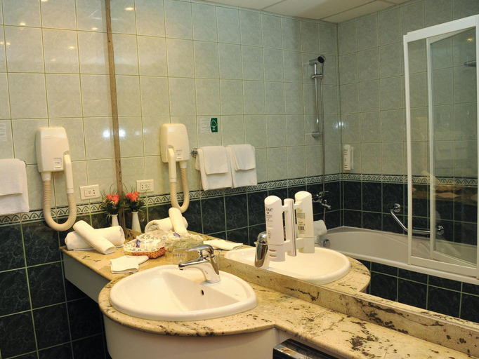 Bathroom 4, Hotel Turist