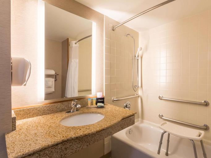 Bathroom 4, Wingate by Wyndham Convention Ctr Closest Universal Orlando, Orange