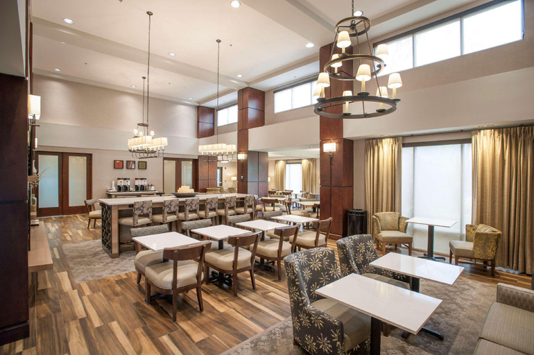 Food & Drinks 5, Hampton Inn & Suites by Hilton Mobile Airport University Area, Mobile