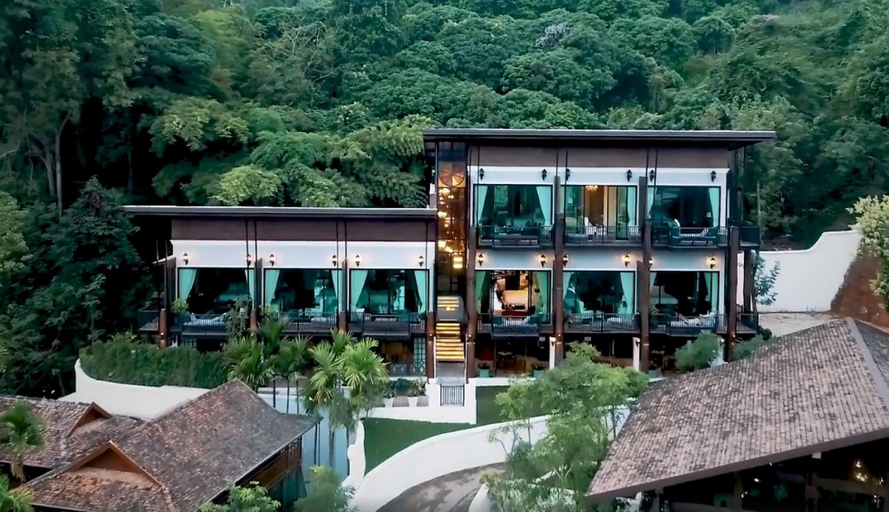 Exterior & Views 17
