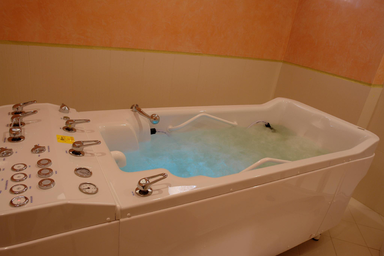 Bathroom 5, Hotel Victoria, Kharkivs'ka