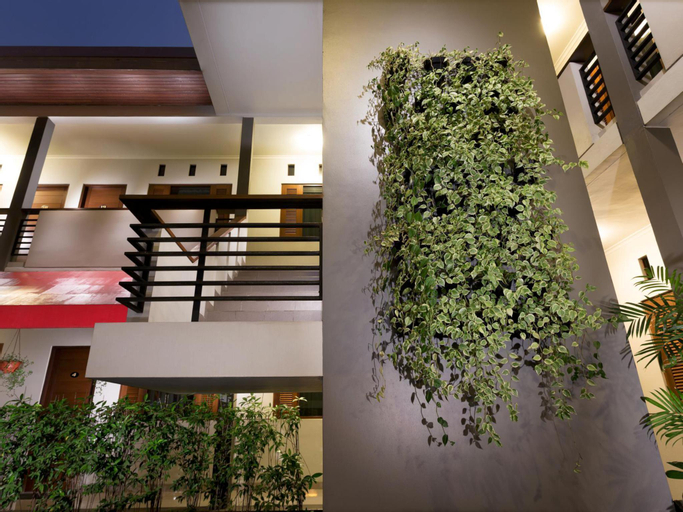 Exterior & Views 30