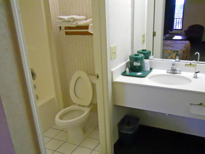 Bathroom 3, America's Best Inn Decatur, DeKalb