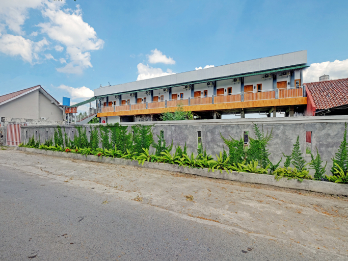 Exterior & Views 1, OYO 90325 Pondok Dnayu Syariah, Bantul
