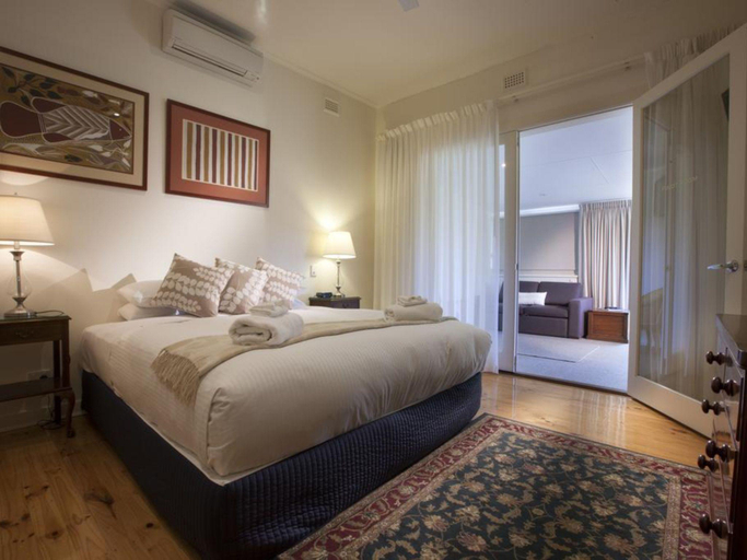 Bedroom 2, Longview Vineyard, Adelaide