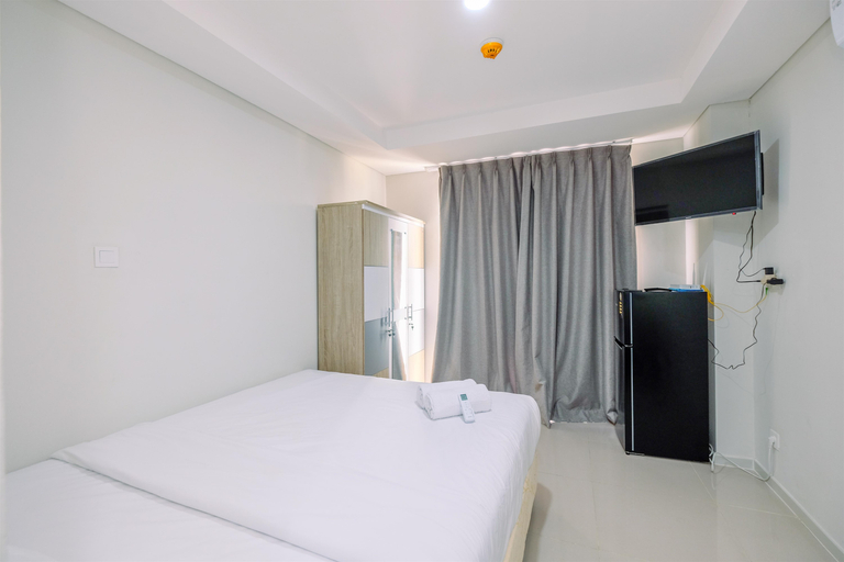 Bedroom 2, Fancy and Nice Studio at Daan Mogot City Apartment By Travelio, Jakarta Barat