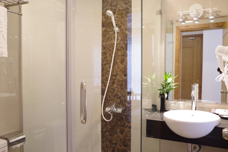 Bathroom 5, My Villa Airport Hotel, Ho Chi Minh City