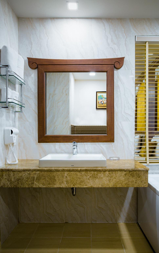 Bathroom 5, Aiyara Palace, Pattaya