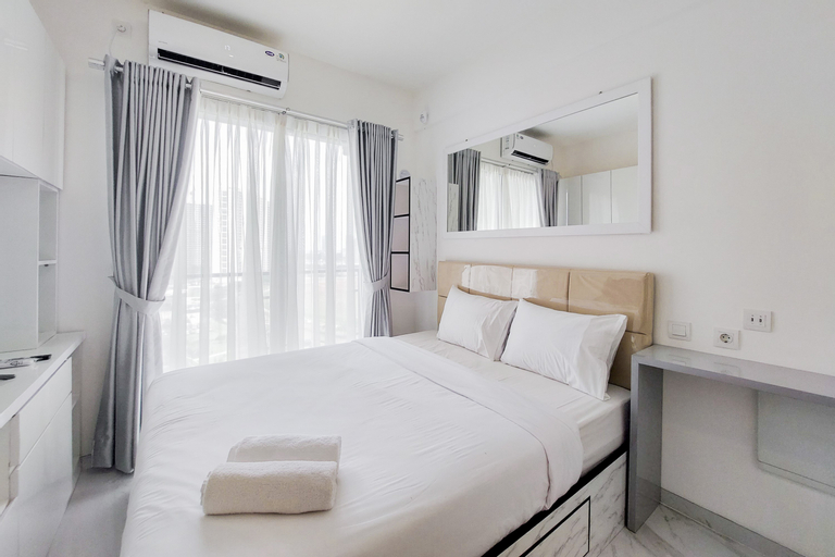 Cozy Living and Comfort Studio at Sky House BSD Apartment By Travelio, South Tangerang