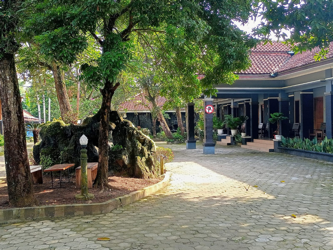Exterior & Views, Grafika Hotel & Resto Gombong, Kebumen