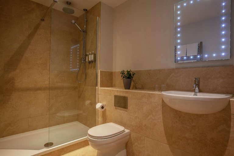 Bathroom 5, The Five Arrows Hotel, Buckinghamshire