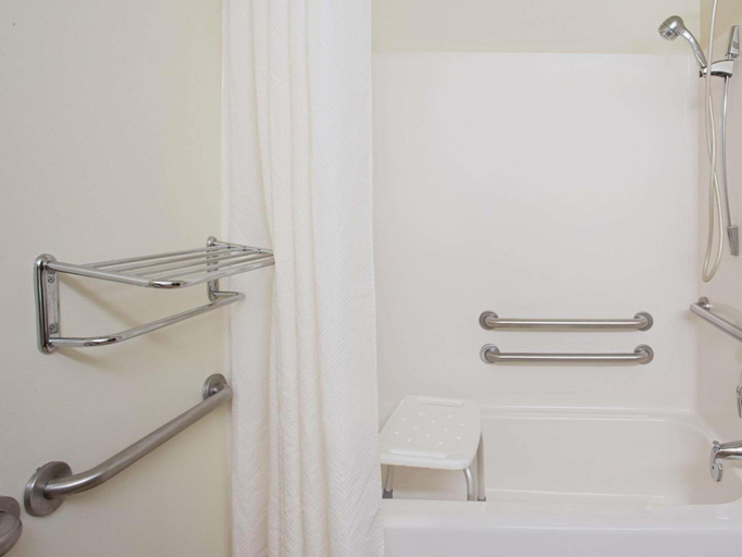 Bathroom 3, Microtel Inn & Suites by Wyndham Holland, Ottawa