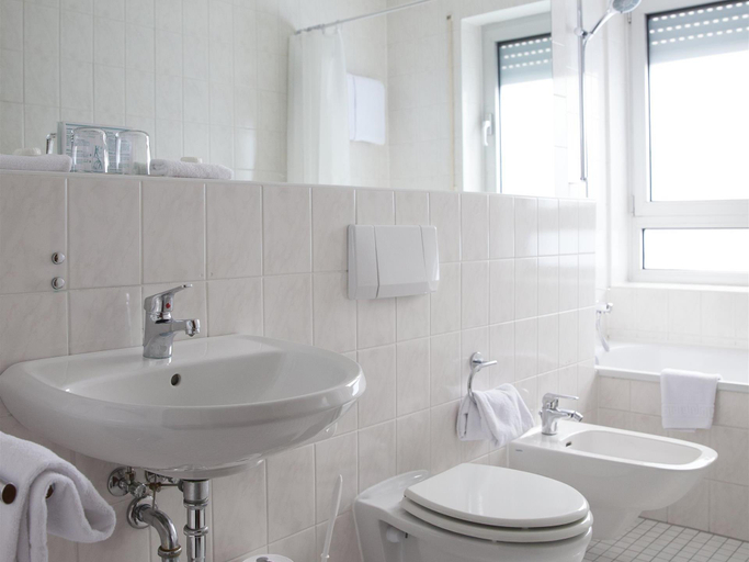 Bathroom 4, Hotel Senator München, München