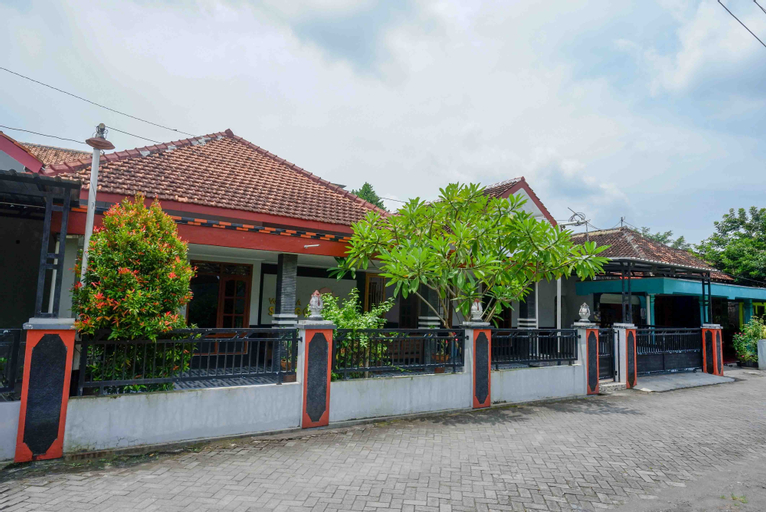 Exterior & Views 4, Wisma Sanggrahan Syariah Yogyakarta Mitra RedDoorz, Bantul