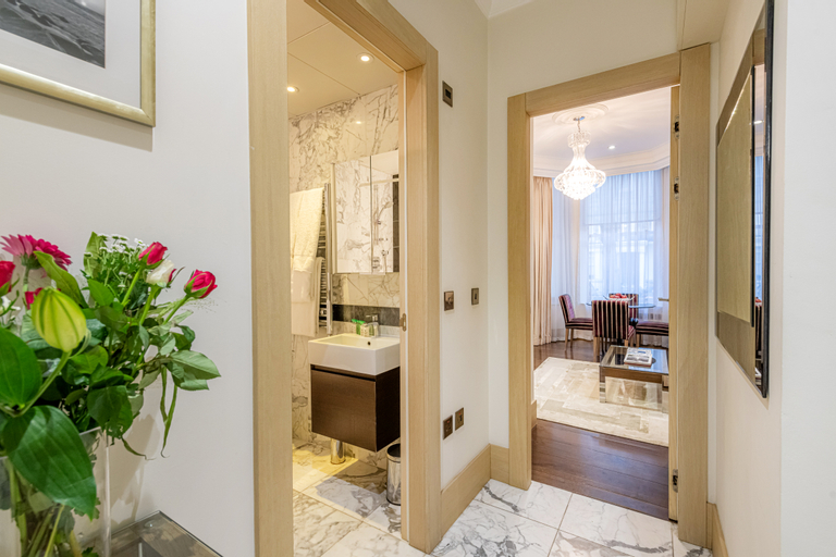 Bathroom 10