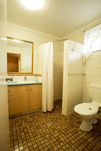 Bathroom 5, Pialba Motor Inn, Hervey Bay - Pt A