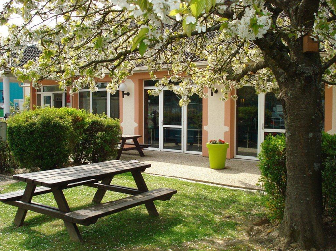 Exterior & Views 2, ibis budget Versailles Coignières, Yvelines