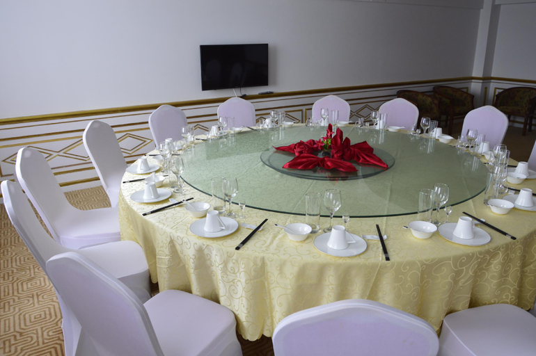 Food & Drinks 5, Asia & Africa hotel, Analamanga