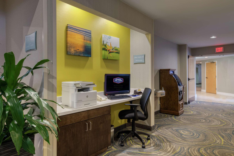 Public Area 2, Hampton Inn & Suites Wilmington/Wrightsville Beach, New Hanover