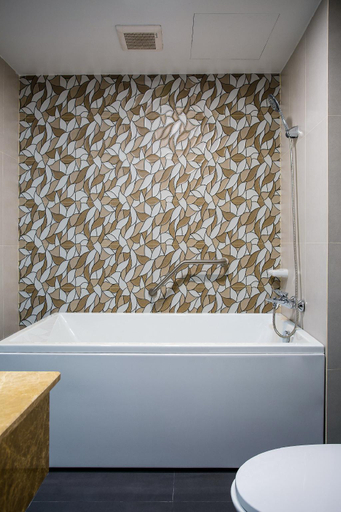 Bathroom 5, Aiyara Palace, Pattaya
