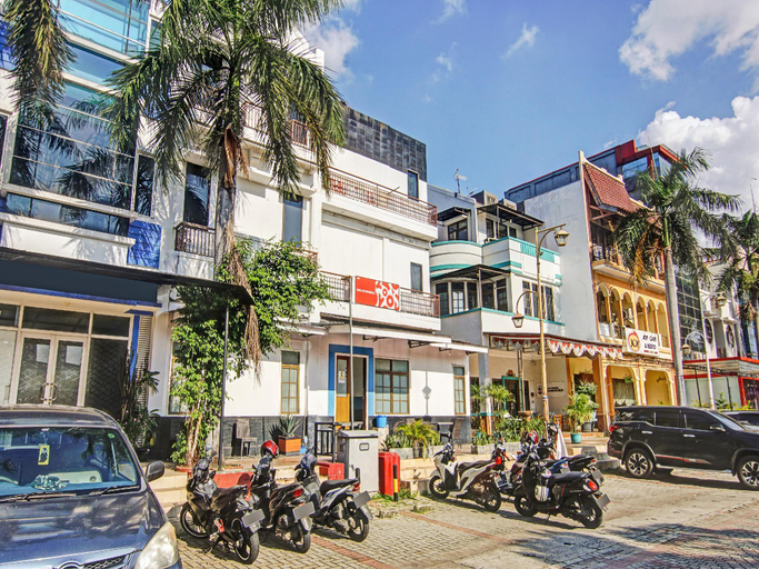 Exterior & Views