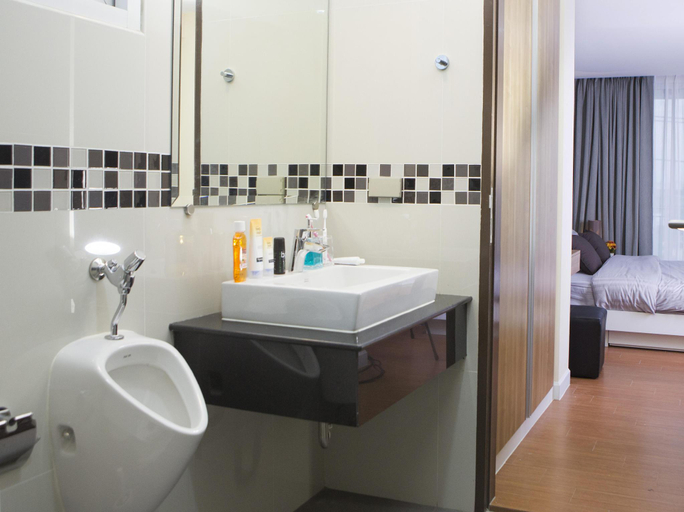 Bathroom 3, BBG Seaside Luxurious Service Apartment, Muang Chon Buri