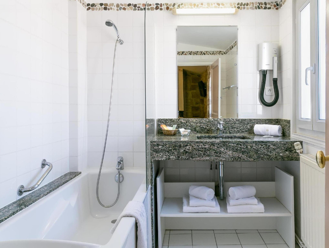 Bathroom 4, Best Western Hotel Le Guilhem, Hérault