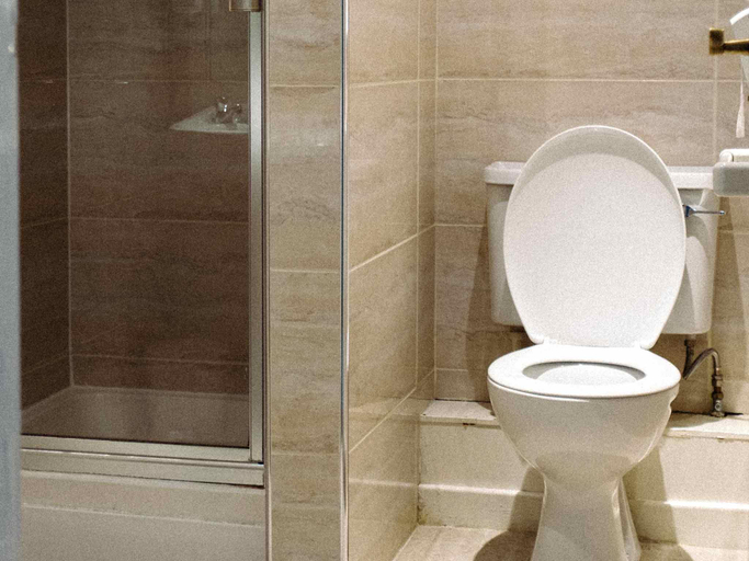 Bathroom 4, Devonshire House Hotel, Sefton