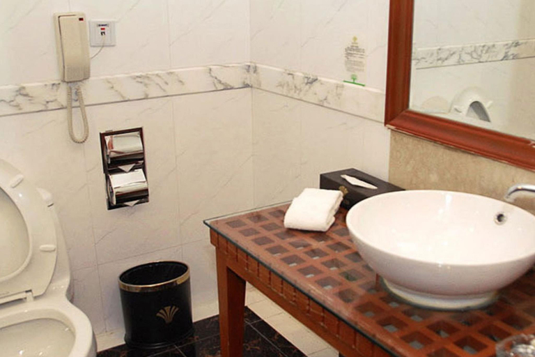 Bathroom 4, Empark Grand Hotel, Kunming