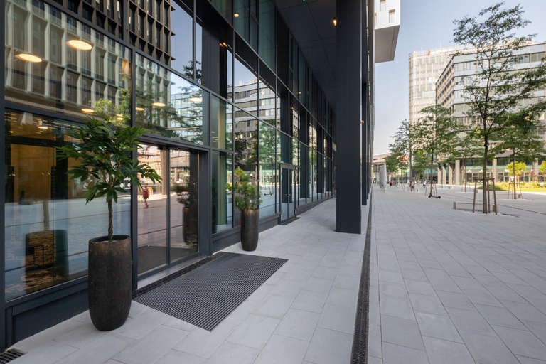 Exterior & Views