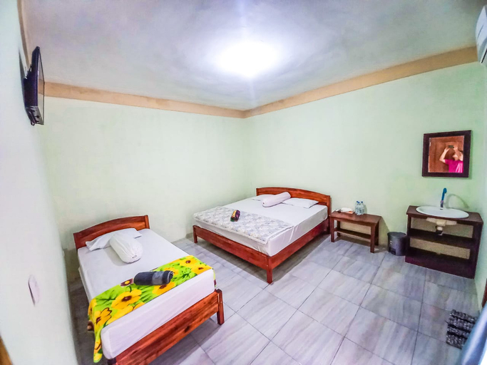 Bedroom 2, Watukarung SackStone Guesthouse, Pacitan