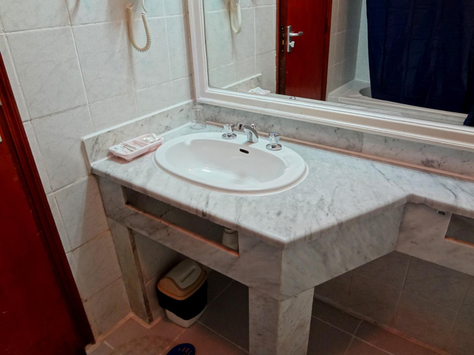 Bathroom 4, Al Buhairah Hotel Apartments, Sharjah City