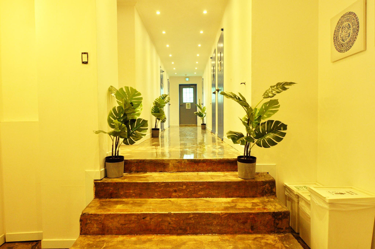 Public Area 2, OYO Rooftop Hostel, Jung