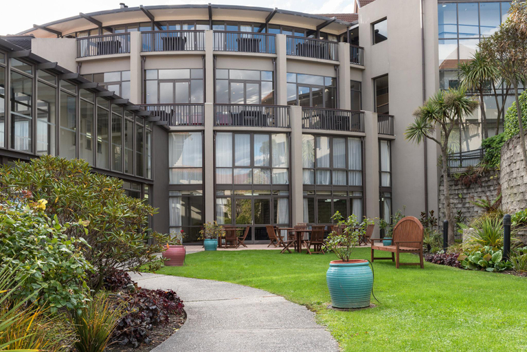 Exterior & Views