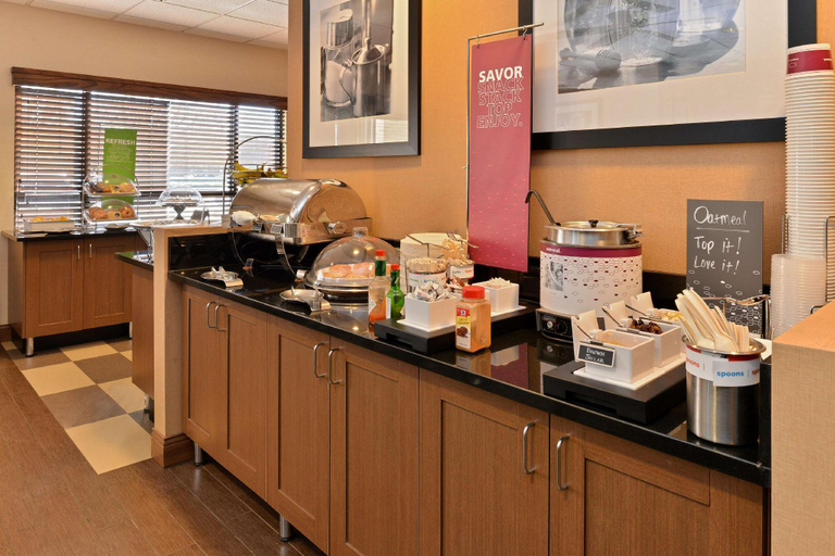 Food & Drinks 4, Hampton Inn Portland East, Multnomah