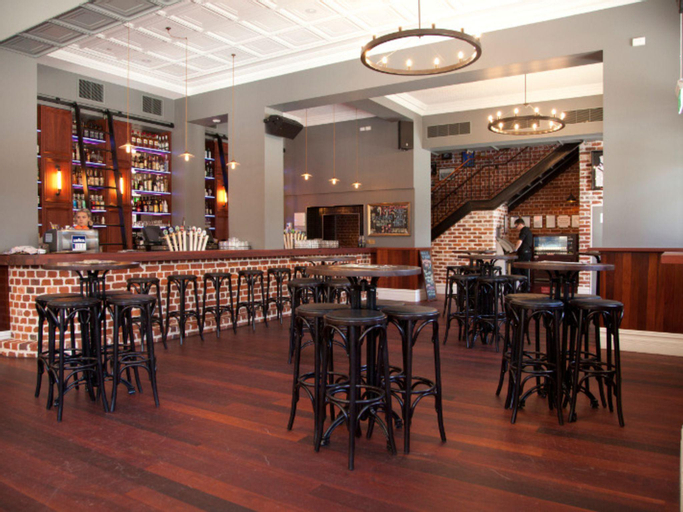 Food & Drinks 4, The National Hotel, Fremantle