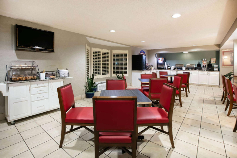 Food & Drinks 5, Baymont by Wyndham Braselton / Winder, Barrow