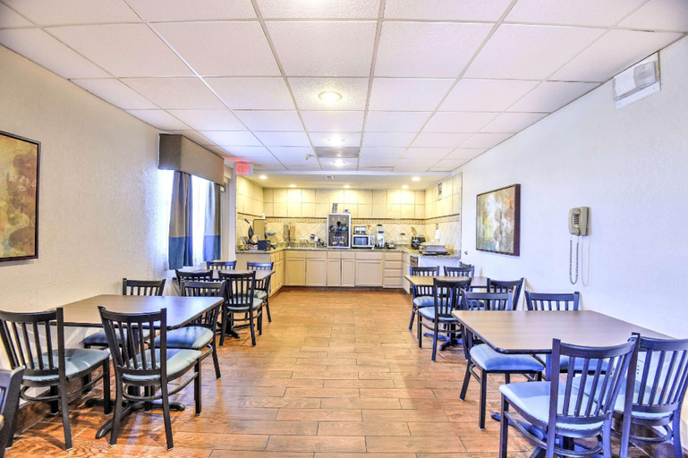 Food & Drinks 5, Surestay By Best Western Ottawa, Franklin