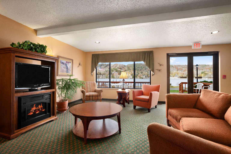 Public Area 3, Super 8 by Wyndham Houghton, Lake Superior
