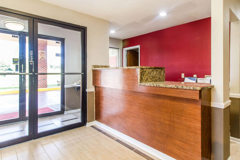 Public Area 2, Econo Lodge, McMinn