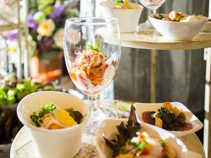 Food & Drinks 13