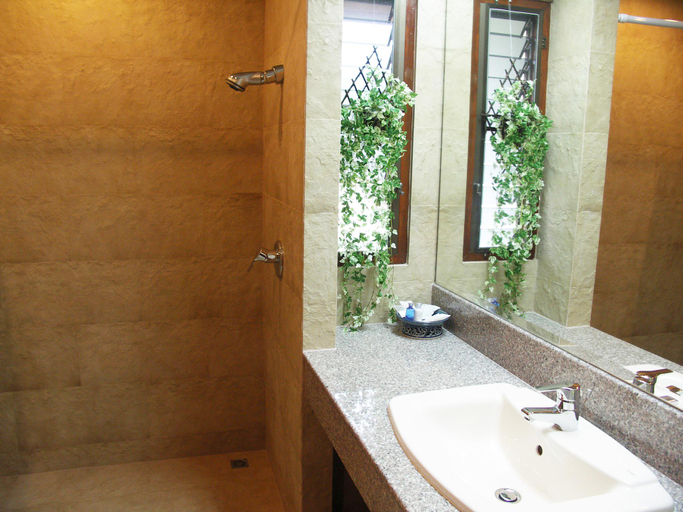 Bathroom 3, Sailom Resort Bangsaphan, Bang Saphan