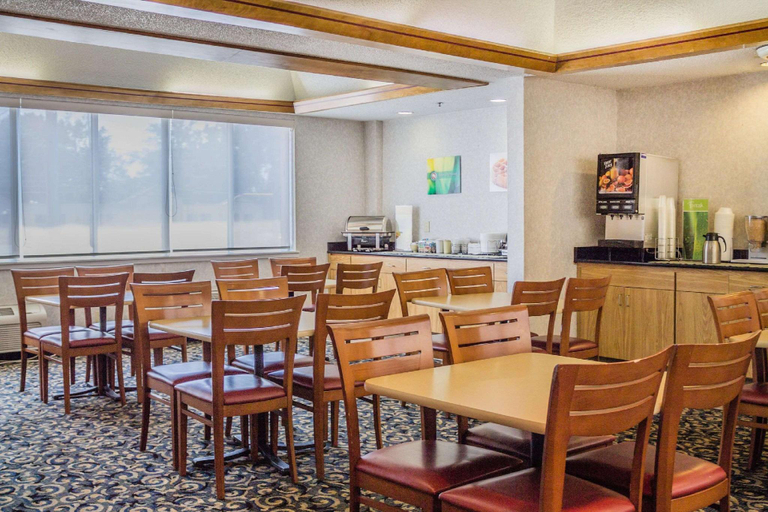Food & Drinks 4, Quality Inn Port Clinton Waterfront, Ottawa