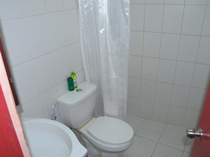 Bathroom 4, Kokomos Hotel & Restaurant, Mabalacat