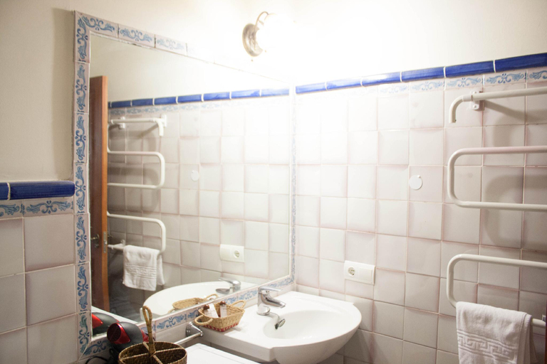 Bathroom 2, Abadia Suites, Granada