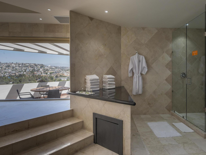 Bathroom 4, Real Inn Tijuana, Tijuana