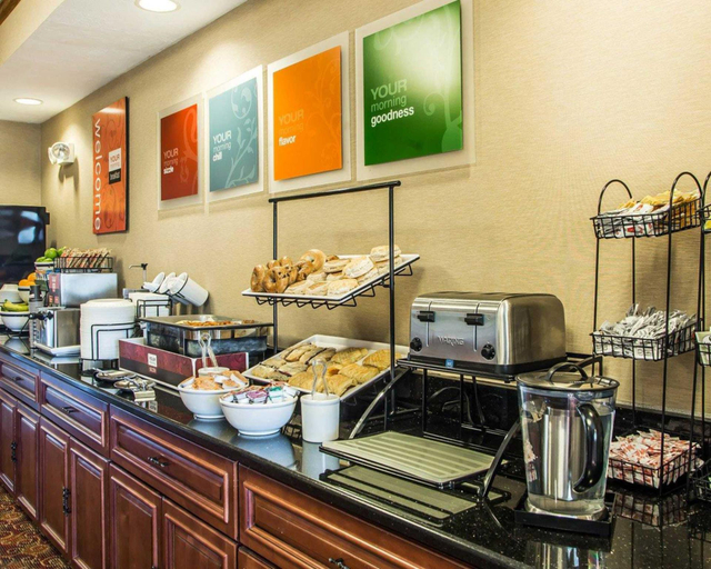 Food & Drinks 5, Quality Inn Greenville North, Darke