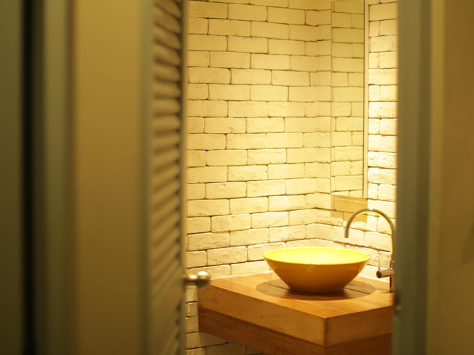 Bathroom 4, Nandha Hotel, Wattana