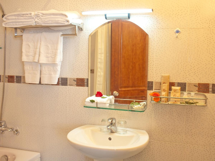Bathroom 3, Nhat Thanh Hotel, Nha Trang