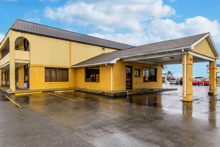 Others 5, Econo Lodge Seymour, Jackson